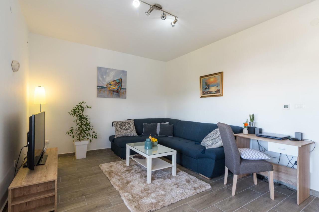 Apartment Okrug Gornji - Trogir With Sea View Dış mekan fotoğraf